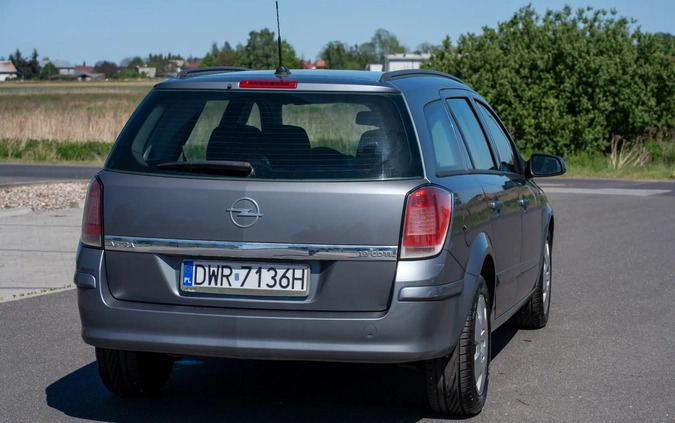 Opel Astra cena 9400 przebieg: 349000, rok produkcji 2006 z Iława małe 326